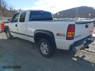 2000 Chevrolet Silverado 1500 LT with VIN 1GCEK19T9YE384538, listed as a IAAI auction lot 41596743 with 165,594 mi miles. Bid and sale history available at carsss.com. Image 3.