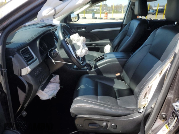 2018 Toyota Highlander SE z VIN 5TDJZRFH0JS529815, wystawiony jako Copart lot #52174645 z przebiegiem 61 338 mil mil oraz Szkoda całkowita • Salvage title. Historia ofert i sprzedaży dostępna na DreamBid. Obrazek 7.