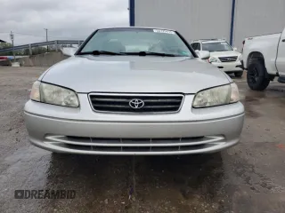 2001 Toyota Camry CE z VIN 4T1BG22K71U847635, wystawiony jako Copart lot #53729415 z przebiegiem 176 347 mil mil oraz Nie do naprawy • Non repairable. Historia ofert i sprzedaży dostępna na DreamBid. Obrazek 5.