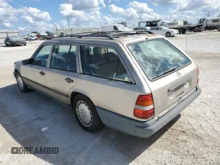 1989 Mercedes-Benz 300 с VIN WDBEA90D9KF120422, выставлен на аукционе Copart как лот 77745044 с пробегом 143 784 миль миль и На запчасти • Non repairable. История ставок и продаж доступна на DreamBid. Изображение 2.