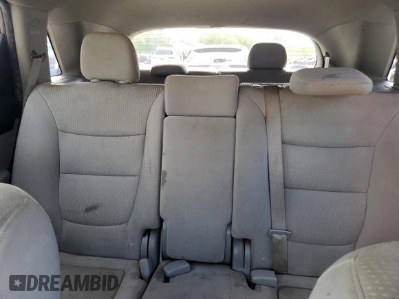 2013 Kia Sorento LX z VIN 5XYKT4A64DG352153, wystawiony jako Copart lot #55330825 z przebiegiem 289 967 mil mil oraz Szkoda całkowita • Salvage title. Historia ofert i sprzedaży dostępna na DreamBid. Obrazek 10.