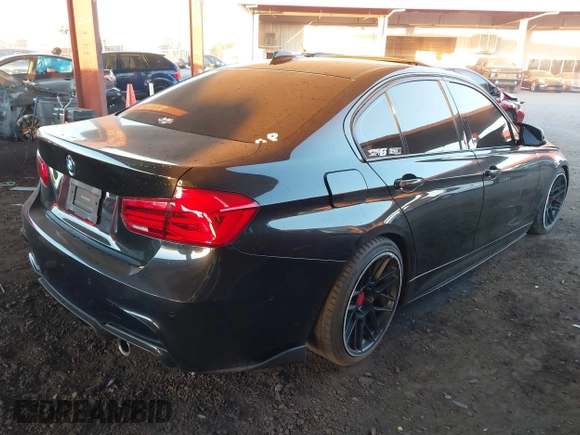 2018 BMW 3 Series 340i z VIN WBA8B3G57JNV01064, wystawiony jako IAAI lot #41335456 z przebiegiem 70 853 mil mil oraz . Historia ofert i sprzedaży dostępna na DreamBid. Obrazek 4.