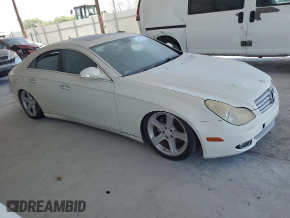 2007 Mercedes-Benz CLS-Class 5.5L with VIN WDDDJ72X47A109007, listed as a Copart auction lot 54342875 with 122,403 mi miles and Clean Title. Bid and sale history available at carsss.com. Image 4.