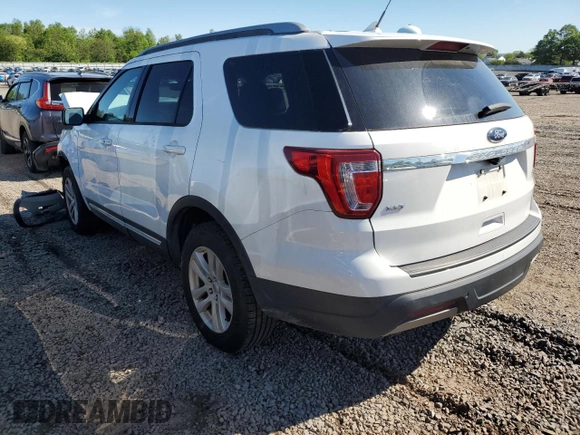 2019 Ford Explorer XLT z VIN 1FM5K8D84KGA75045, wystawiony jako Copart lot #55790495 z przebiegiem Nie podano mil oraz Szkoda całkowita • Salvage title. Historia ofert i sprzedaży dostępna na DreamBid. Obrazek 2.