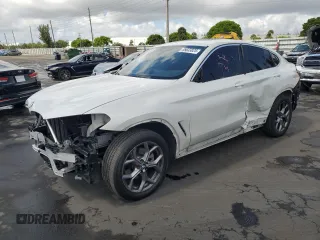2024 BMW X4 xDrive30i z VIN 5UX33DT02R9W81728, wystawiony jako Copart lot #55633825 z przebiegiem 27 558 mil mil oraz Szkoda całkowita • Salvage title. Historia ofert i sprzedaży dostępna na DreamBid. Obrazek 1.