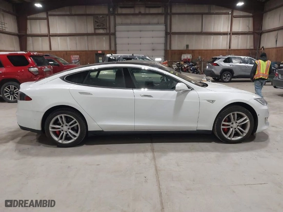 2016 Tesla Model S 90D with VIN 5YJSA1E44GF131208, listed as a IAAI auction lot 42060513 with 84,125 mi miles. Bid and sale history available at carsss.com. Image 13.