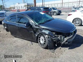 2014 Chevrolet Cruze 1LT z VIN 1G1PC5SB3E7418108, wystawiony jako IAAI lot #41637204 z przebiegiem 101 143 mil mil oraz . Historia ofert i sprzedaży dostępna na DreamBid. Obrazek 1.