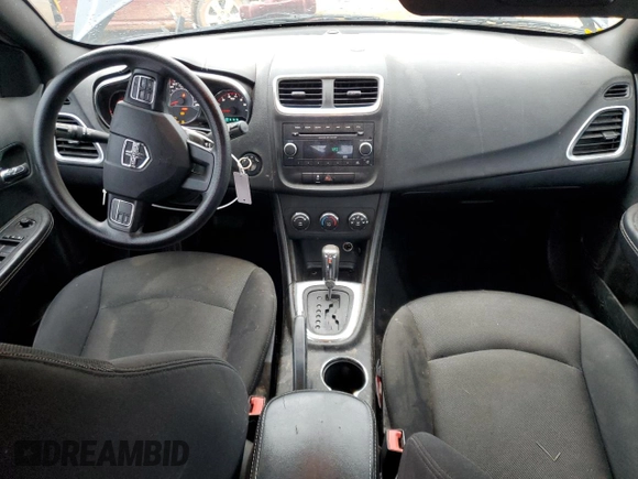 2014 Dodge Avenger SE z VIN 1C3CDZAB0EN140490, wystawiony jako Copart lot #55785015 z przebiegiem 151 224 mil mil oraz Szkody całkowita. Historia ofert i sprzedaży dostępna na DreamBid. Obrazek 8.
