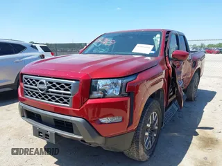2022 Nissan Frontier Pro-4X z VIN 1N6ED1EK9NN634845, wystawiony jako IAAI lot #42094681 z przebiegiem 33 801 mil mil oraz . Historia ofert i sprzedaży dostępna na DreamBid. Obrazek 2.