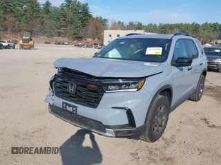 2024 Honda Pilot TrailSport with VIN 5FNYG1H62RB018754, listed as a IAAI auction lot 40769098 with 12,064 mi miles. Bid and sale history available at carsss.com. Image 6.