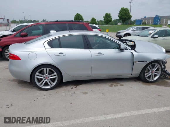 2017 Jaguar XE 35t Prestige z VIN SAJAK4BV2HA963732, wystawiony jako IAAI lot #42275319 z przebiegiem 32 600 mil mil oraz . Historia ofert i sprzedaży dostępna na DreamBid. Obrazek 12.