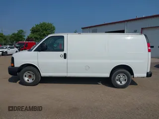 2016 Chevrolet Express Cargo z VIN 1GCWGAFF5G1131761, wystawiony jako IAAI lot #42454440 z przebiegiem 202 356 mil mil oraz . Historia ofert i sprzedaży dostępna na DreamBid. Obrazek 14.