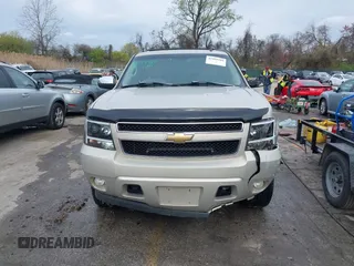 2007 Chevrolet Suburban LT with VIN 3GNFK16387G267959, listed as a IAAI auction lot 41999489 with 106,131 mi miles. Bid and sale history available at carsss.com. Image 12.