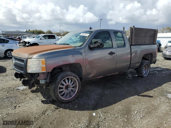 2007 Chevrolet Silverado 1500 LT w/1LT with VIN 1GCEC14067Z638725, listed as a Copart auction lot 49647525 with 510,313 mi miles and Clean Title. Bid and sale history available at carsss.com. Image 1.