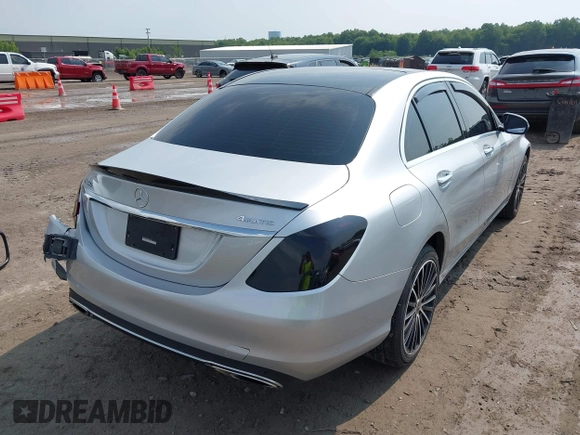2020 Mercedes-Benz C 300 z VIN W1KWF8EB6LR599901, wystawiony jako IAAI lot #42616247 z przebiegiem 74 966 mil mil oraz . Historia ofert i sprzedaży dostępna na DreamBid. Obrazek 4.