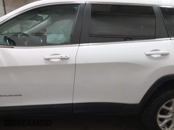2018 Jeep Cherokee Latitude Plus with VIN 1C4PJMLX0JD546013, listed as a IAAI auction lot 41350102 with 40,017 mi miles and . Bid and sale history available at DreamBid. Image 14.
