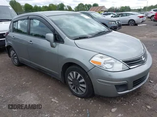 2012 Nissan Versa S z VIN 3N1BC1CP7CK800017, wystawiony jako IAAI lot #42270666 z przebiegiem 152 790 mil mil oraz . Historia ofert i sprzedaży dostępna na DreamBid. Obrazek 1.