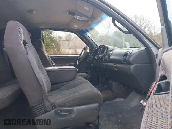2001 Dodge 2500 with VIN 1B7KF23641J597636, listed as a IAAI auction lot 41843898 with 257,007 mi miles. Bid and sale history available at carsss.com. Image 5.
