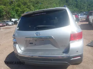 2011 Toyota Highlander z VIN 5TDBK3EHXBS050777, wystawiony jako IAAI lot #42305251 z przebiegiem Nie podano mil oraz . Historia ofert i sprzedaży dostępna na DreamBid. Obrazek 16.