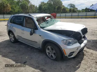 2012 BMW X5 35d with VIN 5UXZW0C51CL668064, listed as a Copart auction lot 62217845 with 140,544 mi miles and Salvage title. Bid and sale history available at DreamBid. Image 4.