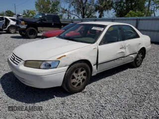 1998 Toyota Camry LE z VIN JT2BF28K0W0091149, wystawiony jako Copart lot #52915405 z przebiegiem 193 992 mil mil oraz Szkoda całkowita • Salvage title. Historia ofert i sprzedaży dostępna na DreamBid. Obrazek 1.