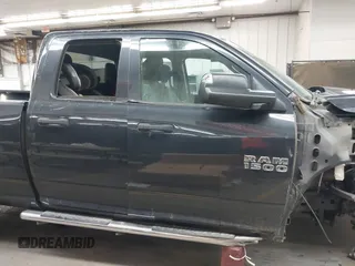 2018 Ram 1500 Express z VIN 1C6RR7FG3JS345868, wystawiony jako IAAI lot #41776664 z przebiegiem 57 913 mil mil oraz . Historia ofert i sprzedaży dostępna na DreamBid. Obrazek 14.