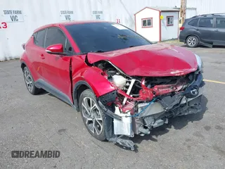 2021 Toyota C-HR LE z VIN JTNKHMBX1M1104530, wystawiony jako IAAI lot #42494209 z przebiegiem 53 112 mil mil oraz . Historia ofert i sprzedaży dostępna na DreamBid. Obrazek 1.