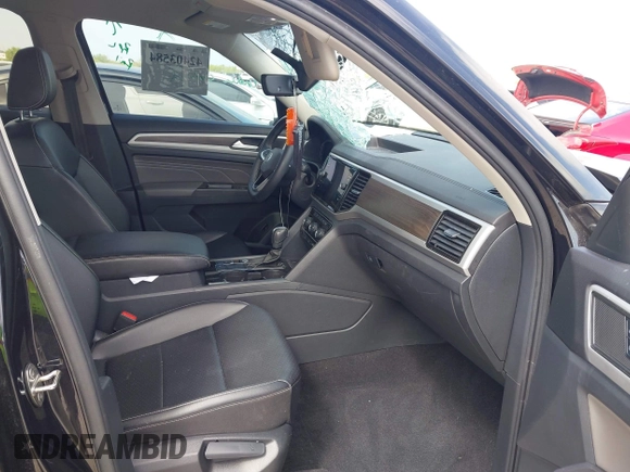 2022 Volkswagen Atlas SE with VIN 1V2WR2CA0NC528514, listed as a IAAI auction lot 42403584 with 60,778 mi miles and . Bid and sale history available at DreamBid. Image 5.