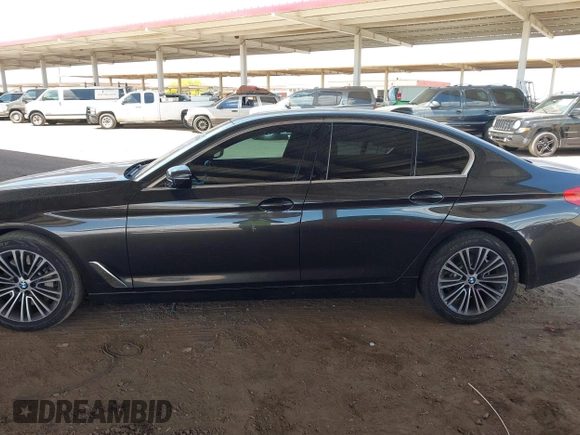 2019 BMW 5 Series 530i z VIN WBAJA5C52KWW20562, wystawiony jako IAAI lot #42075298 z przebiegiem Nie podano mil oraz . Historia ofert i sprzedaży dostępna na DreamBid. Obrazek 14.