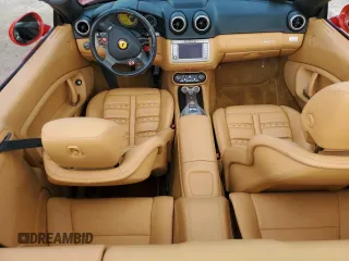 2010 Ferrari California z VIN ZFF65LJA1A0169614, wystawiony jako Copart lot #74346564 z przebiegiem Nie podano mil oraz Szkody całkowita. Historia ofert i sprzedaży dostępna na DreamBid. Obrazek 8.
