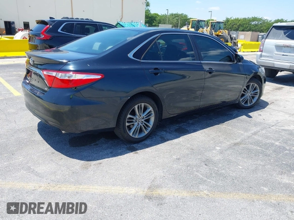 2015 Toyota Camry XLE with VIN 4T1BF1FK1FU072635, listed as a IAAI auction lot 42145826 with 101,633 mi miles. Bid and sale history available at carsss.com. Image 4.