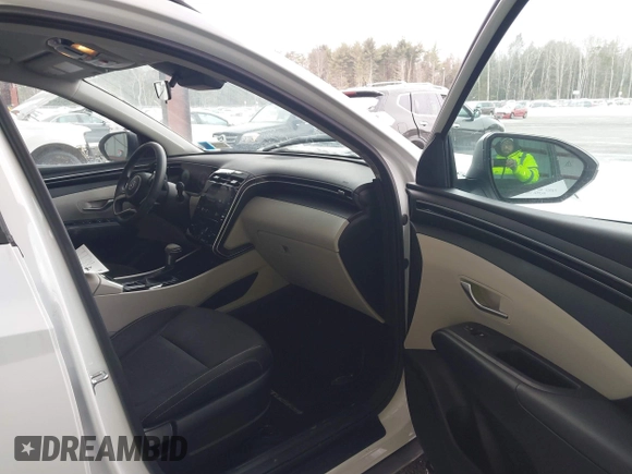 2024 Hyundai Tucson SEL with VIN 5NMJBCDE2RH424685, listed as a IAAI auction lot 41524218 with 10,481 mi miles and . Bid and sale history available at DreamBid. Image 5.