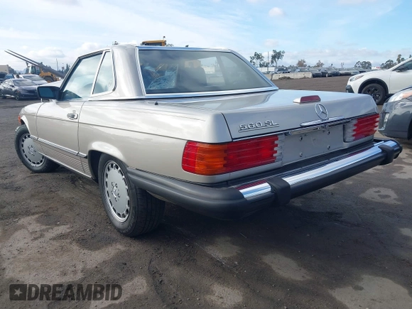 1988 Mercedes-Benz 560 with VIN WDBBA48D4JA080448, listed as a IAAI auction lot 40978039 with 40,237 mi miles. Bid and sale history available at carsss.com. Image 3.