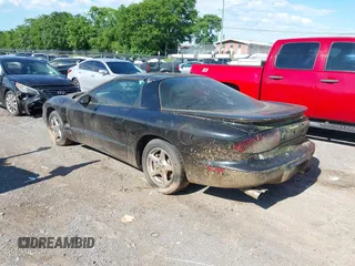 2001 Pontiac Firebird Formula z VIN 2G2FV22G512149316, wystawiony jako IAAI lot #42322668 z przebiegiem 109 585 mil mil oraz . Historia ofert i sprzedaży dostępna na DreamBid. Obrazek 3.