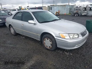 2000 Toyota Camry CE z VIN 4T1BG22KXYU690984, wystawiony jako IAAI lot #42222118 z przebiegiem 292 017 mil mil oraz . Historia ofert i sprzedaży dostępna na DreamBid. Obrazek 1.