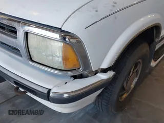 1995 Chevrolet Blazer with VIN 1GNDT13W0S2182537, listed as a IAAI auction lot 42647704 with 288,515 mi miles and . Bid and sale history available at DreamBid. Image 6.