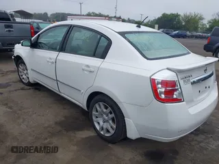 2012 Nissan Sentra S z VIN 3N1AB6APXCL636612, wystawiony jako IAAI lot #42610932 z przebiegiem 150 605 mil mil oraz . Historia ofert i sprzedaży dostępna na DreamBid. Obrazek 3.