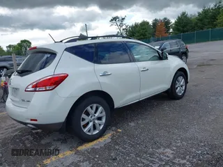 2011 Nissan Murano SL z VIN JN8AZ1MW5BW184239, wystawiony jako IAAI lot #42189705 z przebiegiem 136 432 mil mil oraz . Historia ofert i sprzedaży dostępna na DreamBid. Obrazek 4.