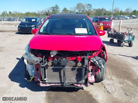2015 Toyota Prius v Two with VIN JTDZN3EU1FJ025627, listed as a IAAI auction lot 41602632 with 99,831 mi miles. Bid and sale history available at carsss.com. Image 13.