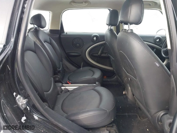2011 MINI Cooper Countryman with VIN WMWZB3C55BWH95220, listed as a IAAI auction lot 41561228 with 124,584 mi miles. Bid and sale history available at carsss.com. Image 8.