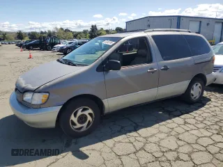 1998 Toyota Sienna LE with VIN 4T3ZF13C4WU006180, listed as a Copart auction lot 50349795 with 237,600 mi miles and Salvage Title. Bid and sale history available at carsss.com. Image 1.