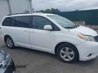 2011 Toyota Sienna LE AAS z VIN 5TDKK3DC7BS051343, wystawiony jako IAAI lot #42611095 z przebiegiem 211 223 mil mil oraz . Historia ofert i sprzedaży dostępna na DreamBid. Obrazek 13.