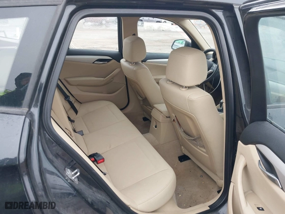 2014 BMW X1 sDrive28i with VIN WBAVM1C58EVW48622, listed as a IAAI auction lot 41531855 with 90,102 mi miles. Bid and sale history available at carsss.com. Image 8.