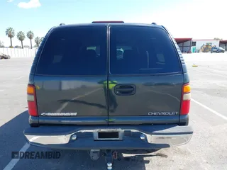2003 Chevrolet Suburban LS with VIN 3GNEC16T63G115908, listed as a IAAI auction lot 41950165 with 202,075 mi miles. Bid and sale history available at carsss.com. Image 16.