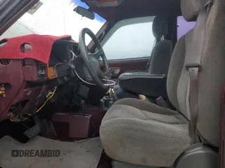 1995 GMC Sierra 1500 z VIN 2GTEK19K2S1542315, wystawiony jako Copart lot #42764275 z przebiegiem 305 402 mil mil oraz Szkody całkowita. Historia ofert i sprzedaży dostępna na DreamBid. Obrazek 7.