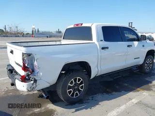 2018 Toyota Tundra 2WD SR5 with VIN 5TFEM5F11JX128585, listed as a IAAI auction lot 41965169 with 83,149 mi miles. Bid and sale history available at carsss.com. Image 4.