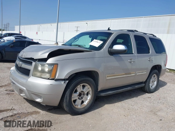2009 Chevrolet Tahoe 2LT z VIN 1GNEC23379R258434, wystawiony jako IAAI lot #41558672 z przebiegiem 133 646 mil mil oraz . Historia ofert i sprzedaży dostępna na DreamBid. Obrazek 18.