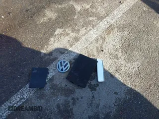 2017 Volkswagen Jetta SEL z VIN 3VWL17AJ5HM245831, wystawiony jako IAAI lot #41128163 z przebiegiem 149 248 mil mil oraz . Historia ofert i sprzedaży dostępna na DreamBid. Obrazek 12.