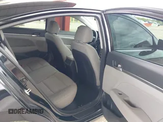 2020 Hyundai Elantra SEL z VIN 5NPD84LF9LH598145, wystawiony jako IAAI lot #42414232 z przebiegiem 57 955 mil mil oraz . Historia ofert i sprzedaży dostępna na DreamBid. Obrazek 8.