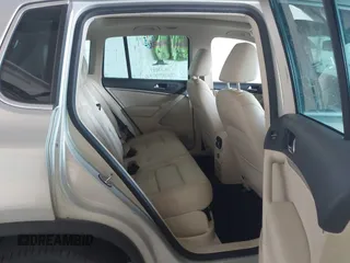 2013 Volkswagen Tiguan SEL z VIN WVGBV7AX2DW557134, wystawiony jako IAAI lot #42431396 z przebiegiem 160 692 mil mil oraz . Historia ofert i sprzedaży dostępna na DreamBid. Obrazek 8.